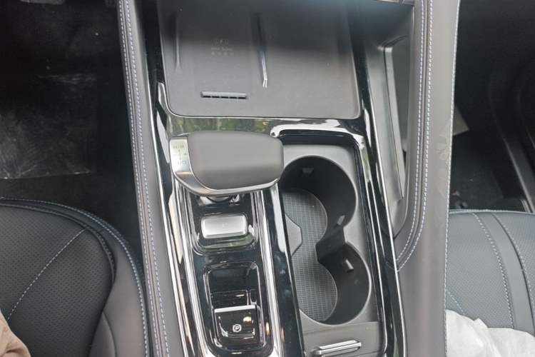 Used Geely Auto Preface 2026 Model Oriental Yao 1.5TD Kunlun Edition Gear Lever