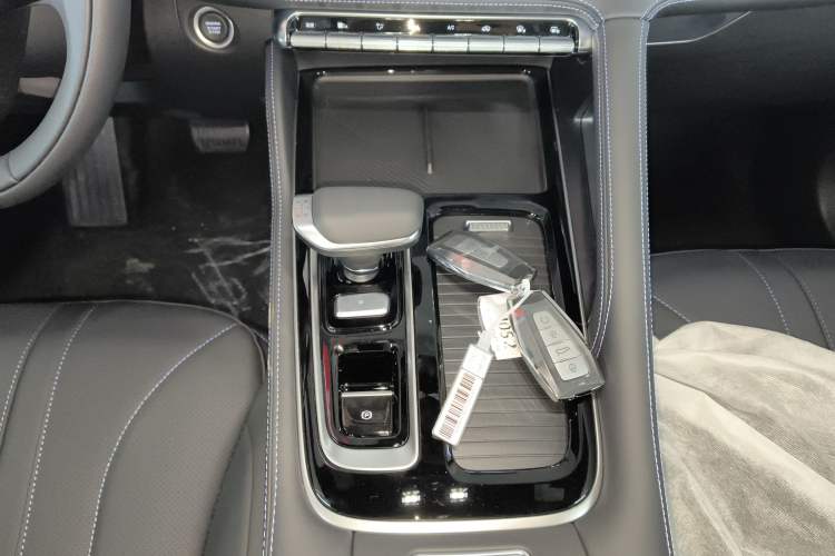 Used Geely Auto Preface 2026 Model Oriental Yao 1.5TD Fuyao Edition Gear Lever
