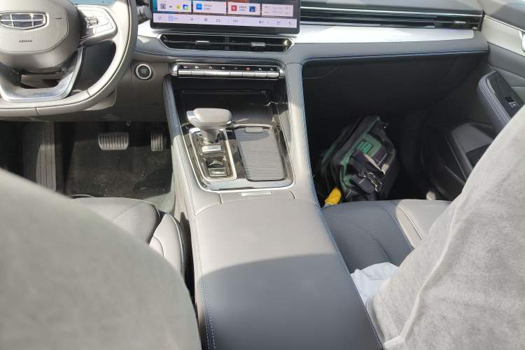 Used Geely Auto Preface 2026 Model Oriental Yao 1.5TD Fuyao Edition Gear Lever