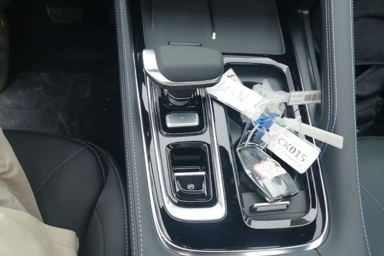 Used Geely Auto Preface 2026 Model Oriental Yao 1.5TD Kunlun Edition Gear Lever