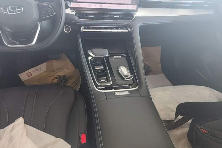 Used Geely Auto Preface 2026 Model Oriental Yao 1.5TD Fuyao Edition Gear Lever
