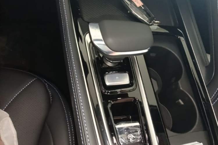 Used Geely Auto Preface 2026 Model Oriental Yao 1.5TD Fuyao Edition Gear Lever