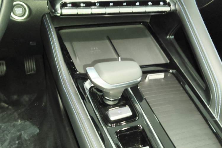 Used Geely Auto Preface 2026 Model Oriental Yao 1.5TD Kunlun Edition Gear Lever