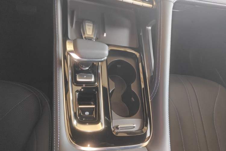 Used Geely Auto Preface 2026 Model Oriental Yao 1.5TD Kunlun Edition Gear Lever