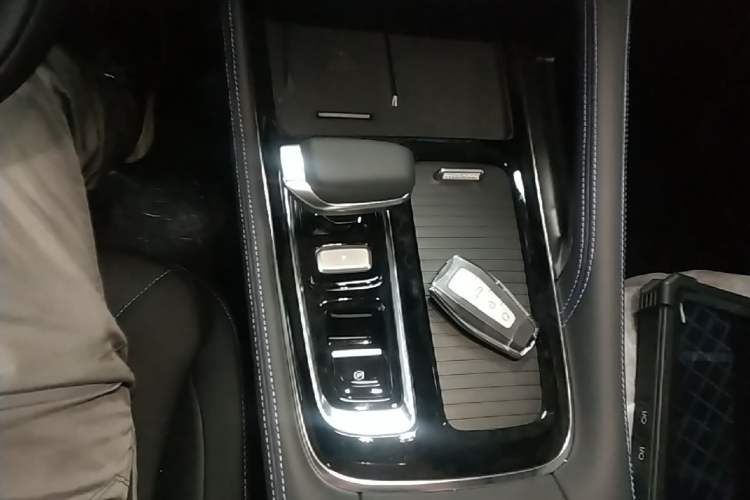Used Geely Auto Preface 2026 Model Oriental Yao 1.5TD Kunlun Edition Gear Lever