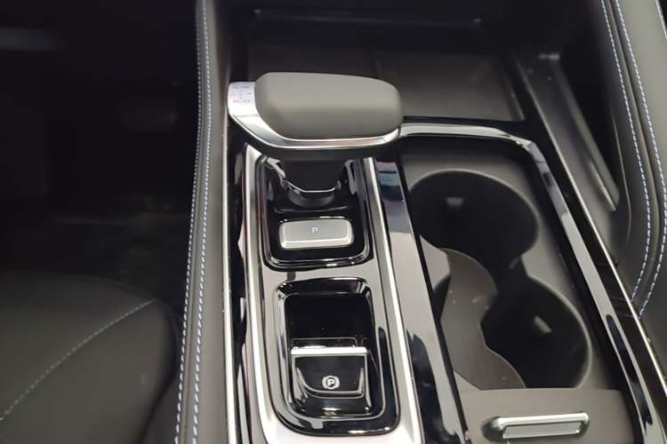 Used Geely Auto Preface 2026 Model Oriental Yao 1.5TD Fuyao Edition Gear Lever