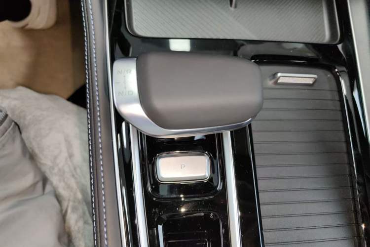Used Geely Auto Preface 2026 Model Oriental Yao 1.5TD Fuyao Edition Gear Lever