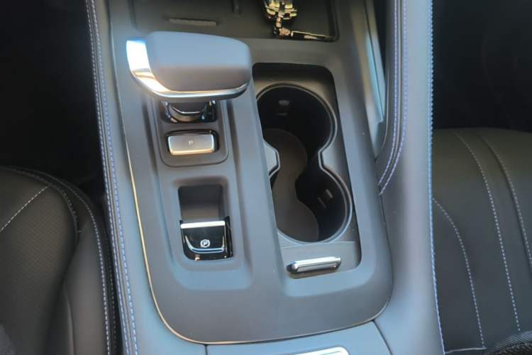 Used Geely Auto Preface 2026 Model Oriental Yao 1.5TD Fuyao Edition Gear Lever