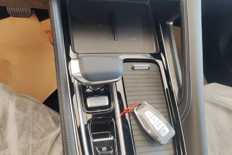 Used Geely Auto Preface 2026 Model Oriental Yao 1.5TD Fuyao Edition Gear Lever
