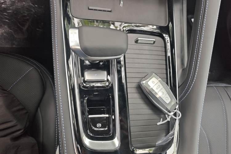 Used Geely Auto Preface 2026 Model Oriental Yao 1.5TD Kunlun Edition Gear Lever