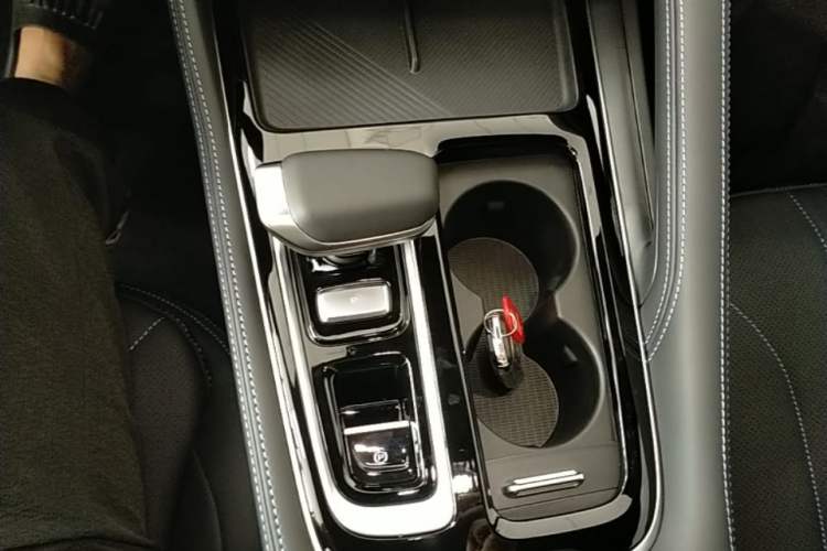 Used Geely Auto Preface 2026 Model Oriental Yao 1.5TD Fuyao Edition Gear Lever