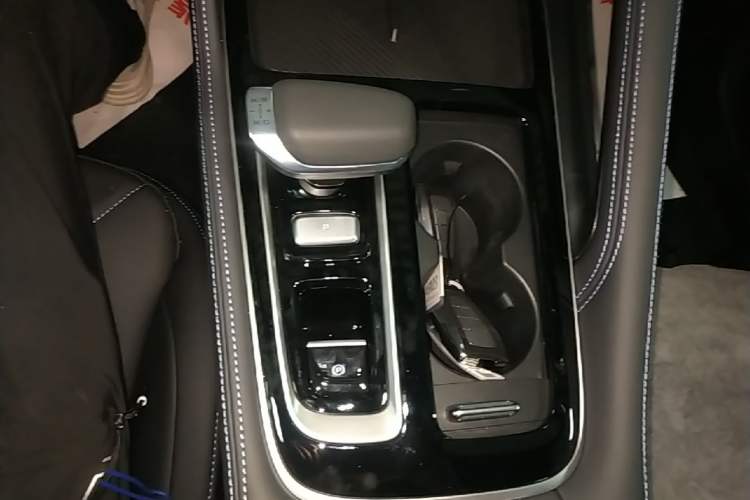 Used Geely Auto Preface 2026 Model Oriental Yao 1.5TD Fuyao Edition Gear Lever
