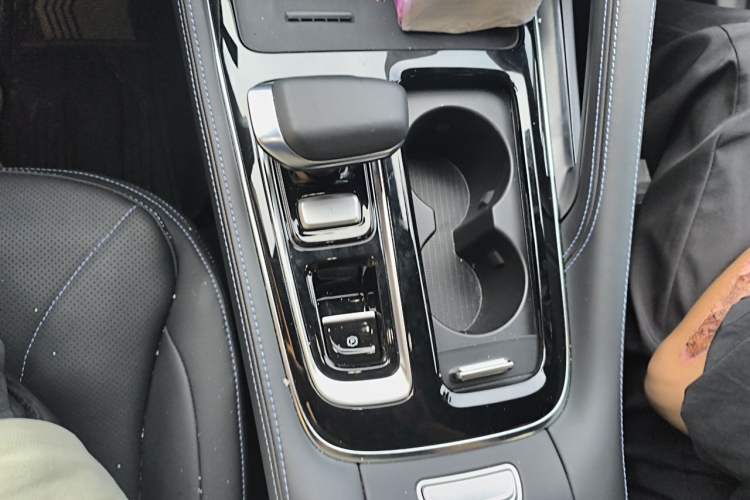 Used Geely Auto Preface 2026 Model Oriental Yao 1.5TD Kunlun Edition Gear Lever
