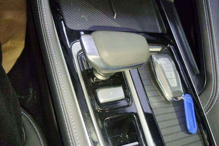 Used Geely Auto Preface 2026 Model Oriental Yao 1.5TD Fuyao Edition Gear Lever