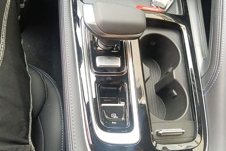 Used Geely Auto Preface 2026 Model Oriental Yao 1.5TD Fuyao Edition Gear Lever