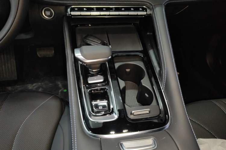 Used Geely Auto Preface 2026 Model Oriental Yao 1.5TD Kunlun Edition Gear Lever