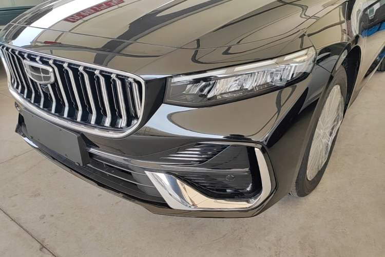 Used Geely Auto Preface 2026 Model Oriental Yao 1.5TD Fuyao Edition Left Front Headlight