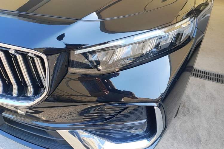 Used Geely Auto Preface 2026 Model Oriental Yao 1.5TD Fuyao Edition Left Front Headlight