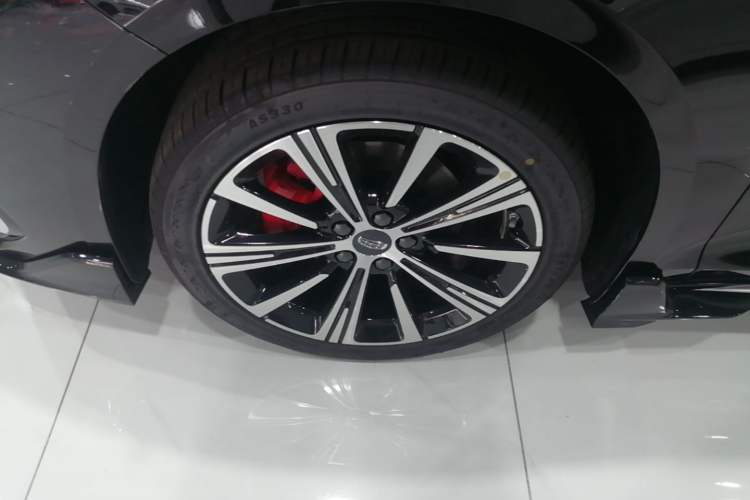 Used Geely Auto Preface 2026 Model Oriental Yao 1.5TD Kunlun Edition Left Front Wheel Hub