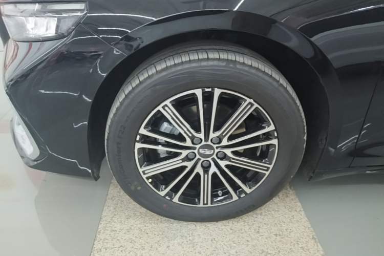 Used Geely Auto Preface 2026 Model Oriental Yao 1.5TD Fuyao Edition Left Front Wheel Hub