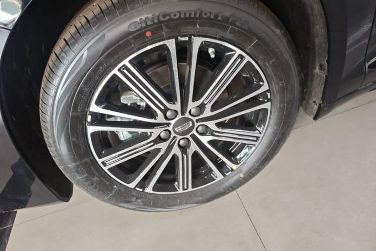 Used Geely Auto Preface 2026 Model Oriental Yao 1.5TD Fuyao Edition Left Front Wheel Hub