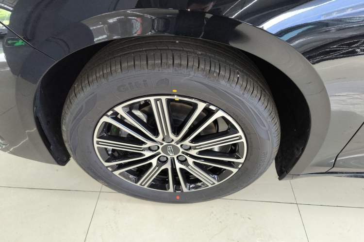 Used Geely Auto Preface 2026 Model Oriental Yao 1.5TD Fuyao Edition Left Front Wheel Hub