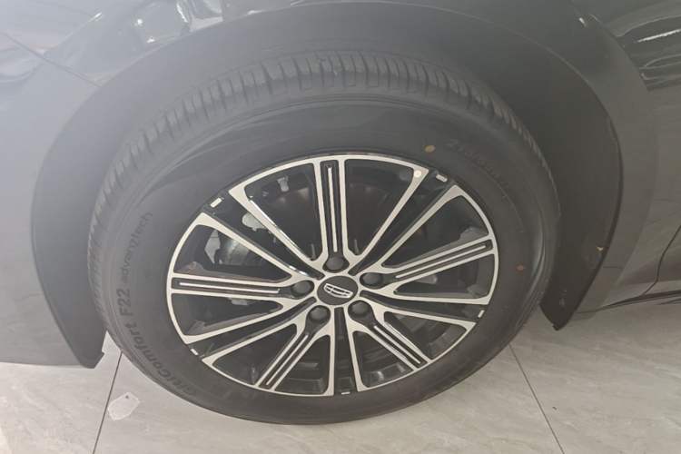 Used Geely Auto Preface 2026 Model Oriental Yao 1.5TD Fuyao Edition Left Front Wheel Hub
