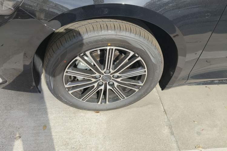 Used Geely Auto Preface 2026 Model Oriental Yao 1.5TD Fuyao Edition Left Front Wheel Hub