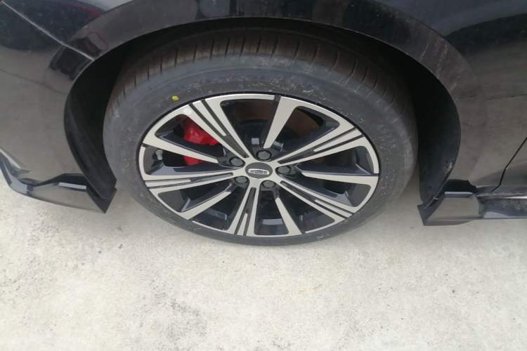 Used Geely Auto Preface 2026 Model Oriental Yao 1.5TD Kunlun Edition Left Front Wheel Hub