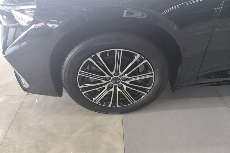 Used Geely Auto Preface 2026 Model Oriental Yao 1.5TD Fuyao Edition Left Front Wheel Hub