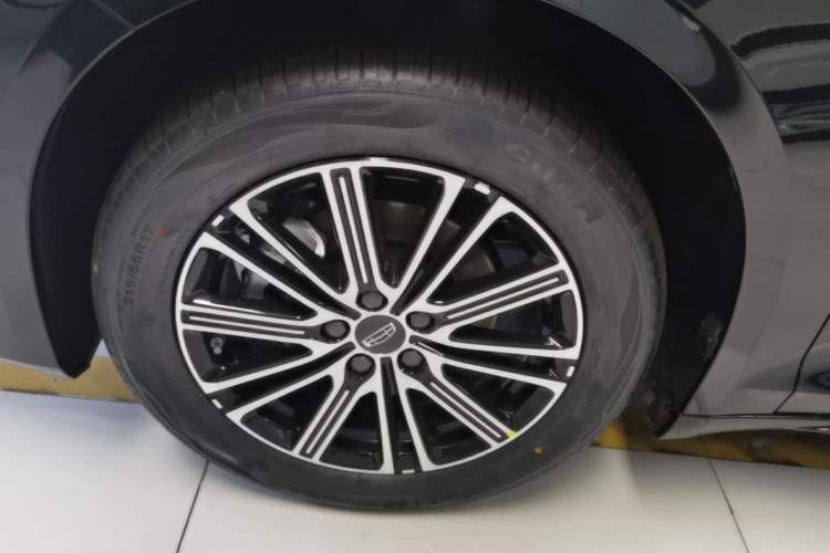 Used Geely Auto Preface 2026 Model Oriental Yao 1.5TD Fuyao Edition Left Front Wheel Hub