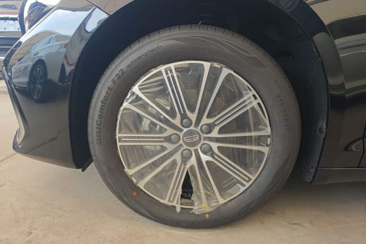 Used Geely Auto Preface 2026 Model Oriental Yao 1.5TD Fuyao Edition Left Front Wheel Hub