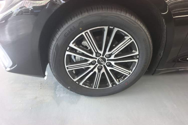 Used Geely Auto Preface 2026 Model Oriental Yao 1.5TD Fuyao Edition Left Front Wheel Hub