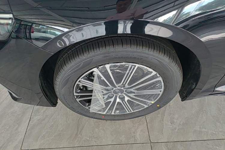 Used Geely Auto Preface 2026 Model Oriental Yao 1.5TD Fuyao Edition Left Front Wheel Hub