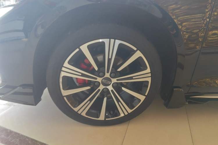 Used Geely Auto Preface 2026 Model Oriental Yao 1.5TD Kunlun Edition Left Front Wheel Hub