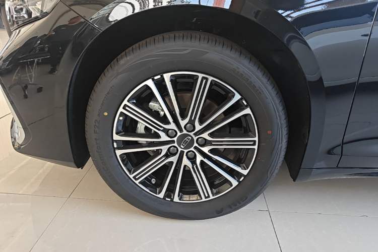 Used Geely Auto Preface 2026 Model Oriental Yao 1.5TD Fuyao Edition Left Front Wheel Hub