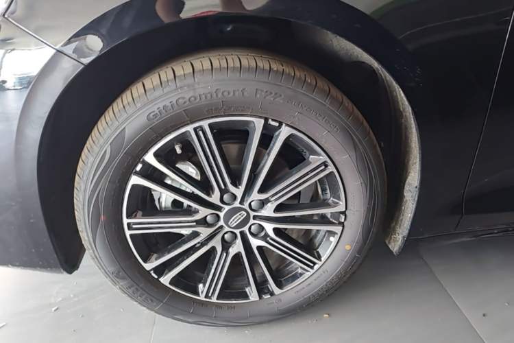 Used Geely Auto Preface 2026 Model Oriental Yao 1.5TD Fuyao Edition Left Front Wheel Hub