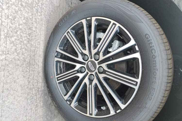 Used Geely Auto Preface 2026 Model Oriental Yao 1.5TD Fuyao Edition Left Front Wheel Hub