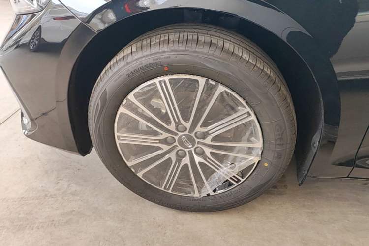 Used Geely Auto Preface 2026 Model Oriental Yao 1.5TD Fuyao Edition Left Front Wheel Hub