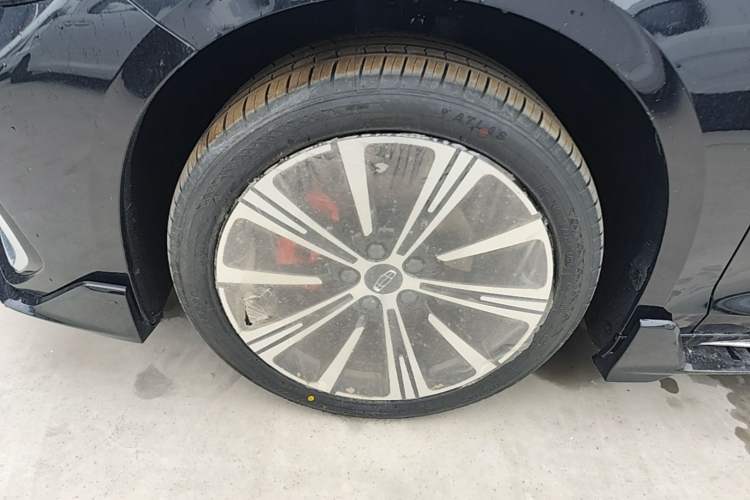 Used Geely Auto Preface 2026 Model Oriental Yao 1.5TD Kunlun Edition Left Front Wheel Hub