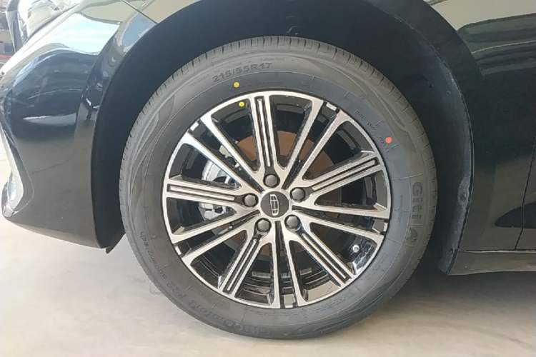 Used Geely Auto Preface 2026 Model Oriental Yao 1.5TD Fuyao Edition Left Front Wheel Hub