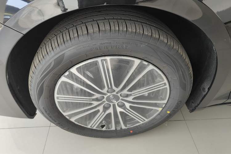 Used Geely Auto Preface 2026 Model Oriental Yao 1.5TD Fuyao Edition Left Front Wheel Hub