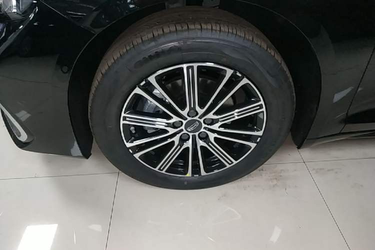 Used Geely Auto Preface 2026 Model Oriental Yao 1.5TD Fuyao Edition Left Front Wheel Hub