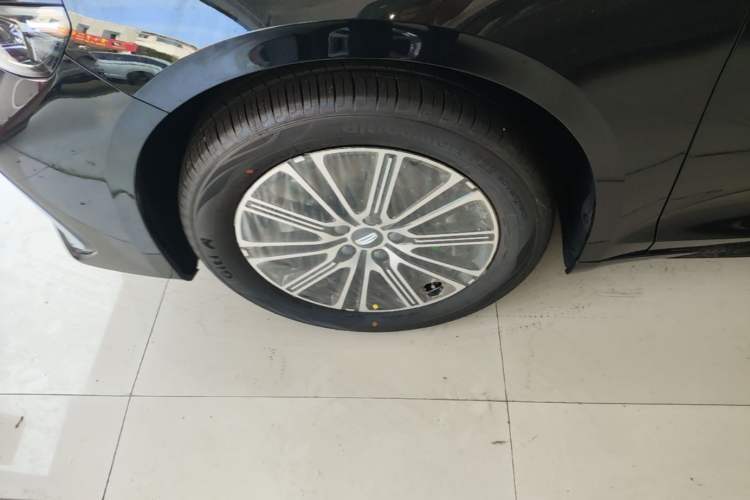 Used Geely Auto Preface 2026 Model Oriental Yao 1.5TD Fuyao Edition Left Front Wheel Hub