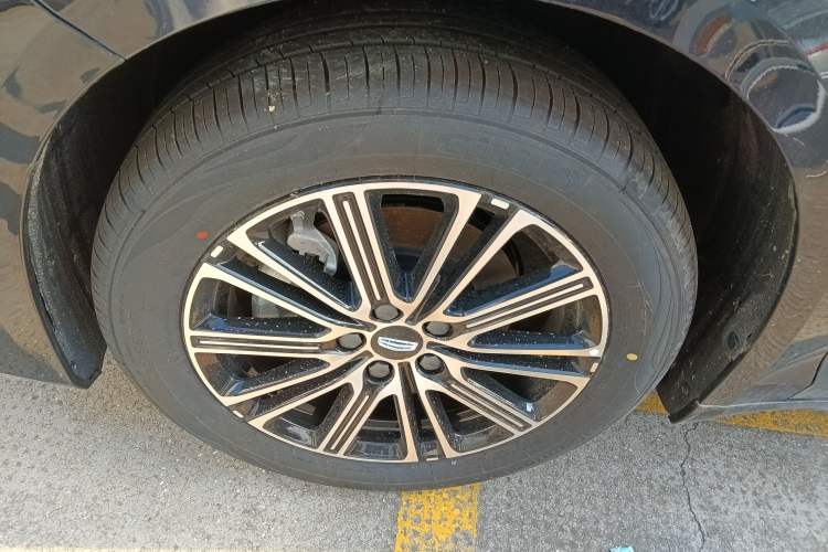 Used Geely Auto Preface 2026 Model Oriental Yao 1.5TD Fuyao Edition Left Front Wheel Hub
