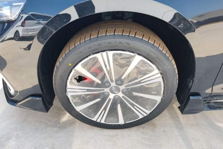 Used Geely Auto Preface 2026 Model Oriental Yao 1.5TD Kunlun Edition Left Front Wheel Hub