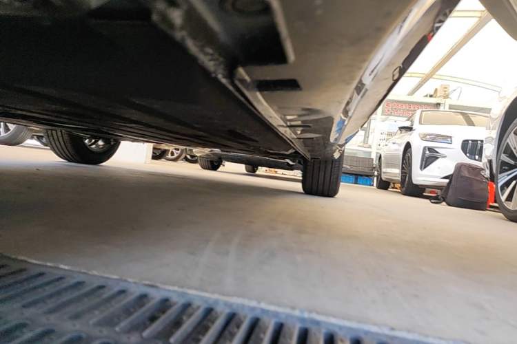 Used Geely Auto Preface 2026 Model Oriental Yao 1.5TD Fuyao Edition Left Side Sill