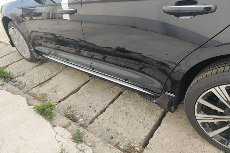 Used Geely Auto Preface 2026 Model Oriental Yao 1.5TD Kunlun Edition Left Side Sill