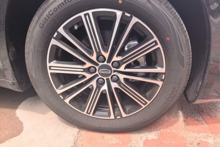 Used Geely Auto Preface 2026 Model Oriental Yao 1.5TD Fuyao Edition Right Front Wheel Hub