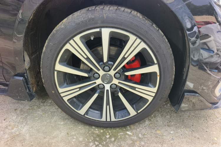 Used Geely Auto Preface 2026 Model Oriental Yao 1.5TD Kunlun Edition Right Front Wheel Hub